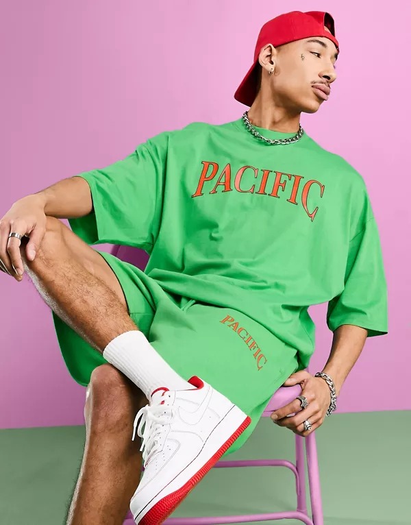 Camiseta verde extragrande con estampado de texto en el pecho de ASOS DESIGN (parte de un conjunto)
