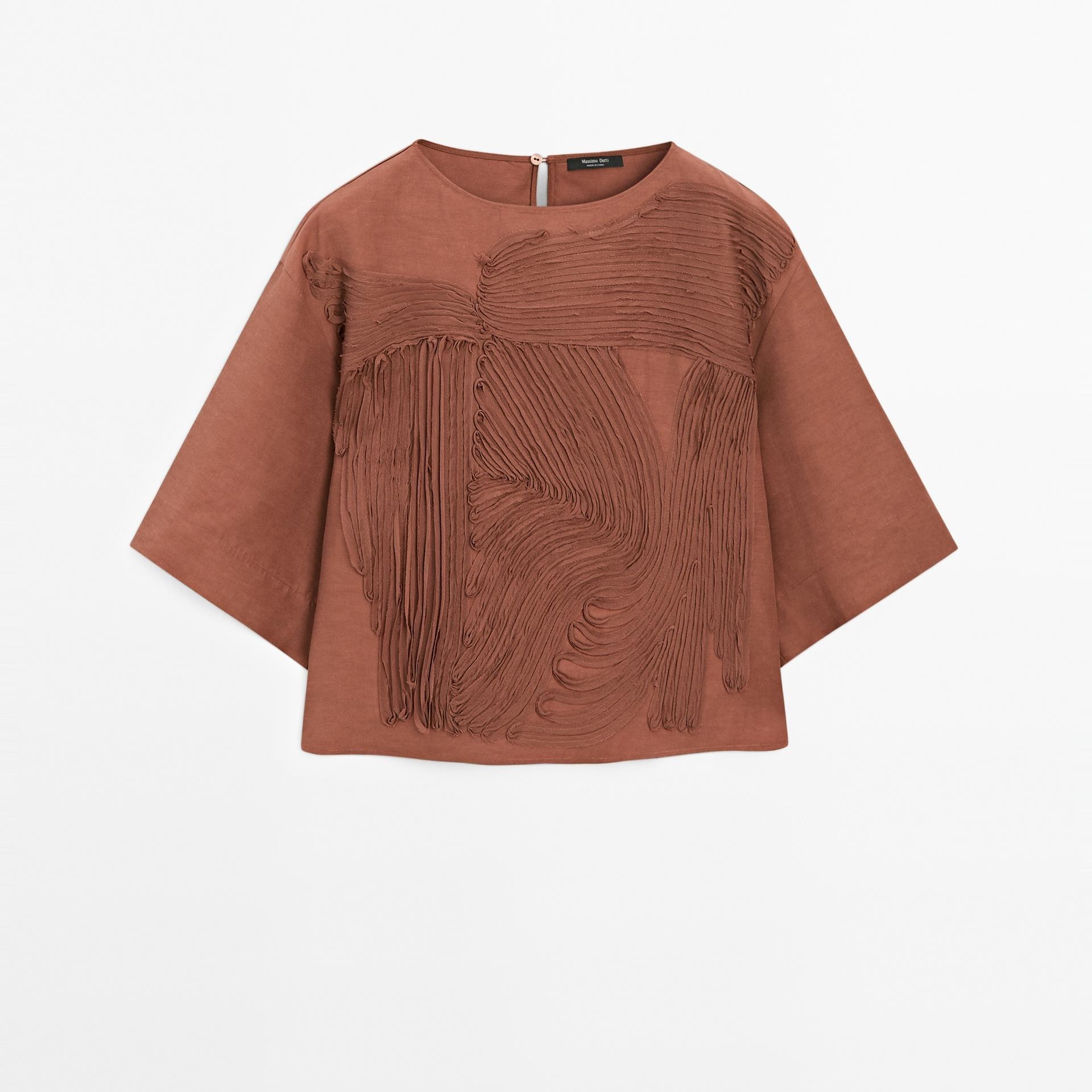 Top fluido detalle bordado

