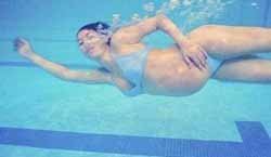 Haz ejercicio en la piscina durante el embarazo