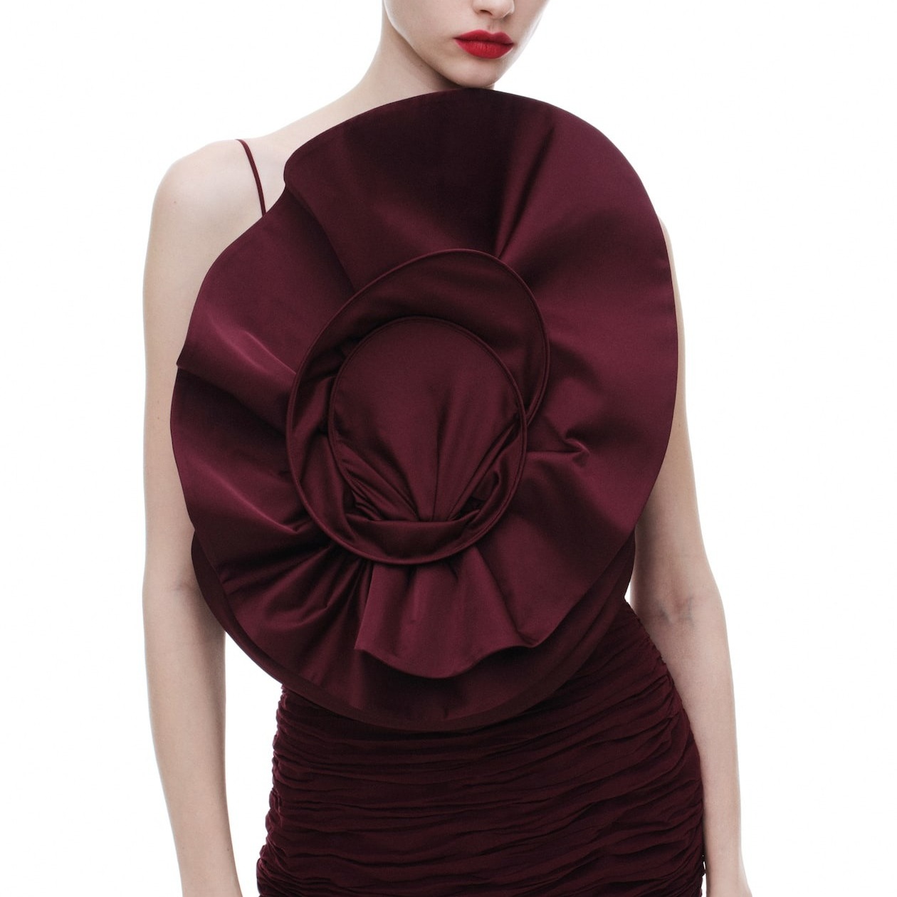 Magda Butrym H&M
Vestido fruncido con aplicación de rosa