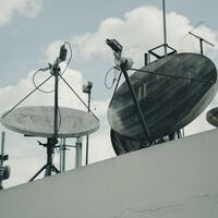 La CRT tiene un nuevo objetivo después del registro de celulares: poner reglas sobre cómo informan en radio y televisión 