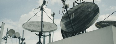 La CRT tiene un nuevo objetivo después del registro de celulares: poner reglas sobre cómo informan en radio y televisión 