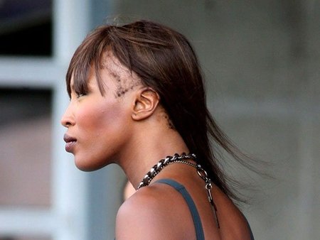 La calvicie de Naomi Campbell da miedito