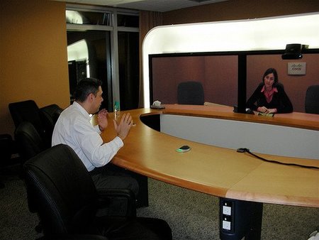 Videoconferencia como solución a la movilidad reducida en los negocios