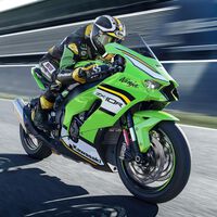 Nadie quería pintar su moto de verde porque traía mala suerte. Hasta que Kawasaki rompió las reglas y lo petó 
