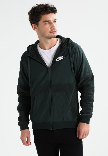 Chaqueta Nike rebajada en Zalando un 40%, ahora tiene un precio de sólo 38,95 euros