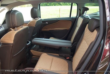 Opel-Zafira-Tourer-09