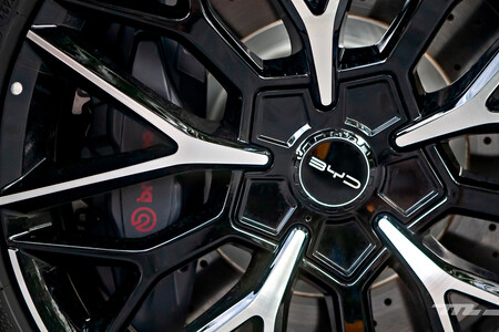 Byd Han frenos Brembo