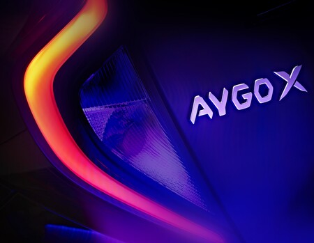 ¡Confirmado! El nuevo Toyota Aygo X se presentará en noviembre: aquí va un adelanto de este nuevo coche urbano asequible
