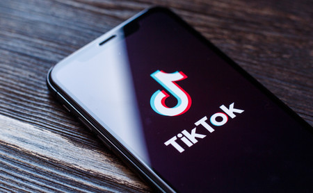 TikTok descubrió que dejar descargar vídeos es la mejor arma de viralidad. Ahora también es uno de sus mayores problemas 