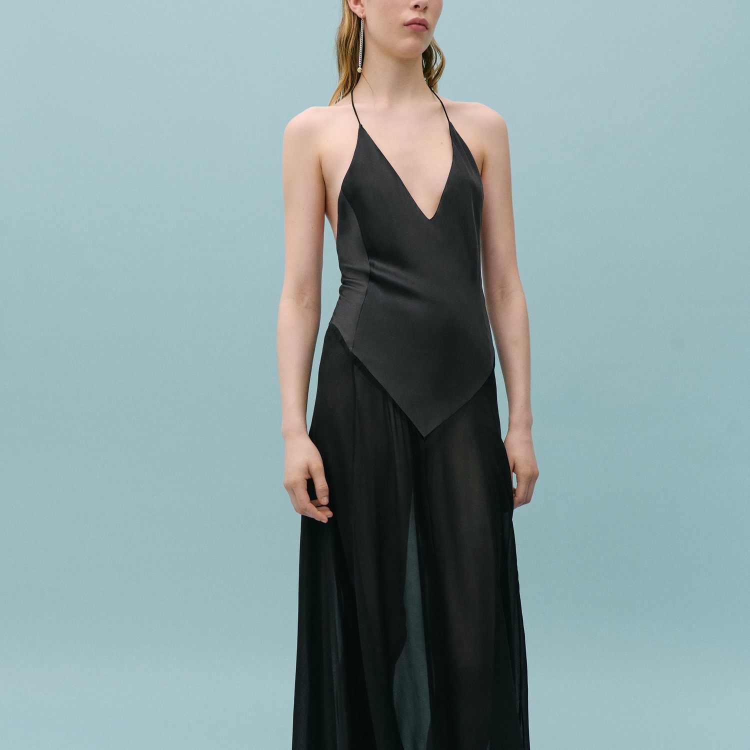 Vestido seda semitrasparente cuerpo combinado
Victoria Beckham x Mango
