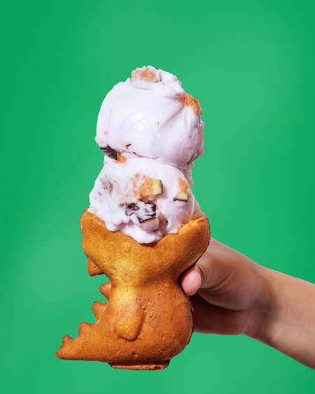 Este local tiene los helados de dinosaurios más tiernos de CDMX: tienen 125 sabores y puedes elegir entre waffle o conos tradicionales