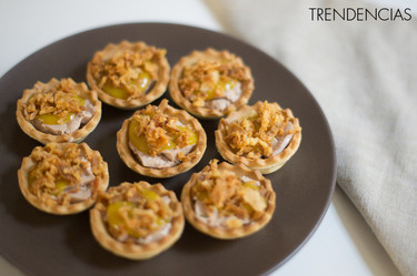 Tartaletas de mousse de pato y cebolla frita con miel y mostaza 