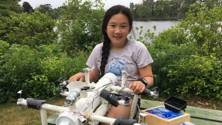 Esta chica inventora ha proyectado un robot para identificar plástico marino