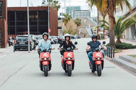 Los problemas del auge del motosharing en España: hay más de 10.000 motos de alquiler y todas necesitan su aparcamiento