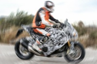 Cuando las marcas prueban motos de la competencia