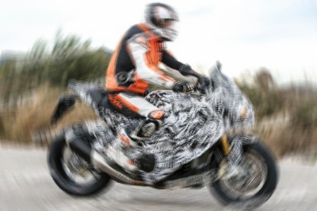Cuando las marcas prueban motos de la competencia