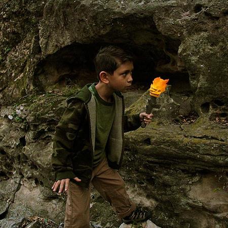 Linterna antorcha para jóvenes exploradores