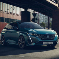 
El nuevo Peugeot 308 SW pasa de compacto a familiar y viene con motores PHEV de hasta 60 km de autonomía