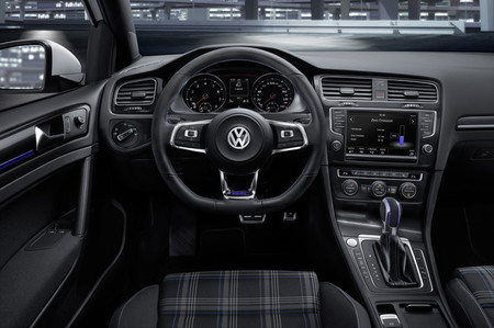 volkswagen golf GTE interior