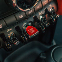 Mercedes ha llenado sus coches con pantallas durante años, ahora su máximo responsable reconoce que"los botones físicos son mejores" 