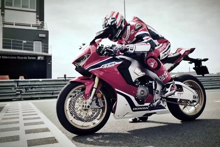 ¿Ganas de Fireblade? Aquí tienes a Nicky Hayden rodando con la Honda CBR1000RR SP