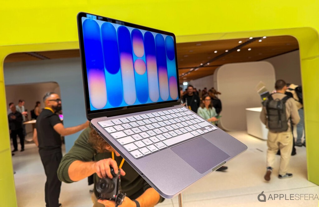 Apple tuvo un dilema tras el exitazo del MacBook Neo: perder millones en ventas o subir los precios. Parece que ya lo han resuelto