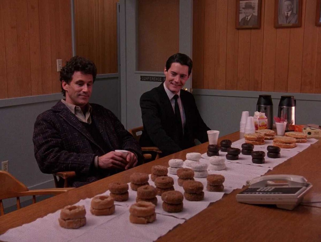 Durante años la ficción ha hecho a los policías adictos a comer donuts. Resulta que tiene una explicación histórica