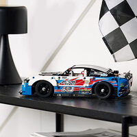 Lo último de LEGO es puro espíritu NASCAR, y es de los Technic más baratos que puedes poner en tu estantería