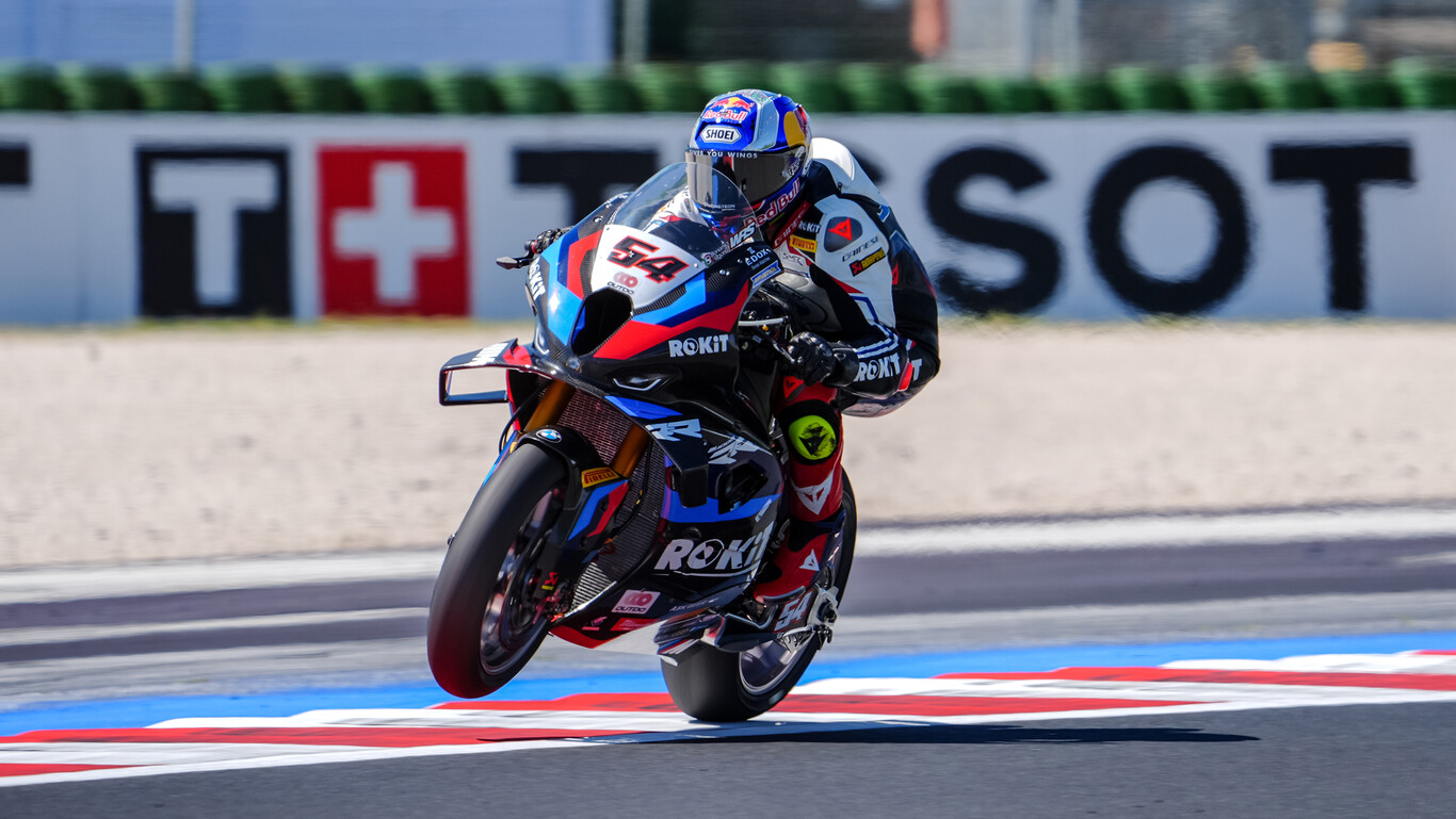 Toprak Razgatlioglu es el nuevo líder del mundial de Superbikes logrando la primera victoria de BMW en Misano