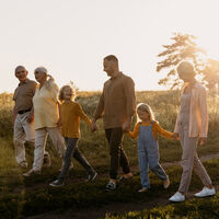 Cuando el entorno nos dice cómo educar a nuestros hijos: cómo gestionar las críticas y ganar autoconfianza en la crianza 