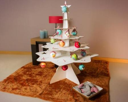 Árbol de Navidad de cartón para decorar con los peques
