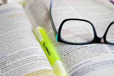 Bienes complementarios y fusiones corporativas: el caso de Essilor y Luxottica
