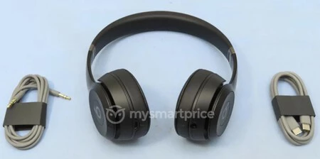 USB-C ケーブルと 3.5mm ジャックを備えた Beats Solo 4