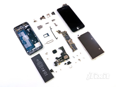 El iPhone 5 pasa por la mesa de desguace y nos muestra que será un teléfono relativamente fácil de reparar