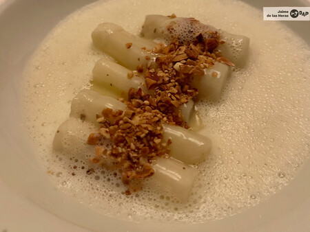 Salsifi Negra Con Beurre Blanc Y Almendras Tostadas