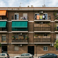 Colocar una malla o cañizo para tener privacidad no es tan fácil si vives en comunidad: esto es lo que hace falta