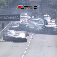 ¡Impactante accidente en el WTCR! Rob Huff y Mehdi Bennani pelean y el coche del marroquí sale volando