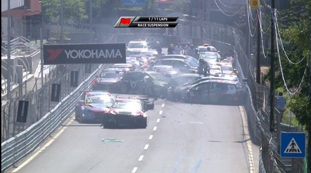 ¡Impactante accidente en el WTCR! Rob Huff y Mehdi Bennani pelean y el coche del marroquí sale volando