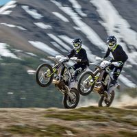 Toma, un regalo de 3 minutos para tus ojos y oídos: las Husqvarna de dos tiempos en acción