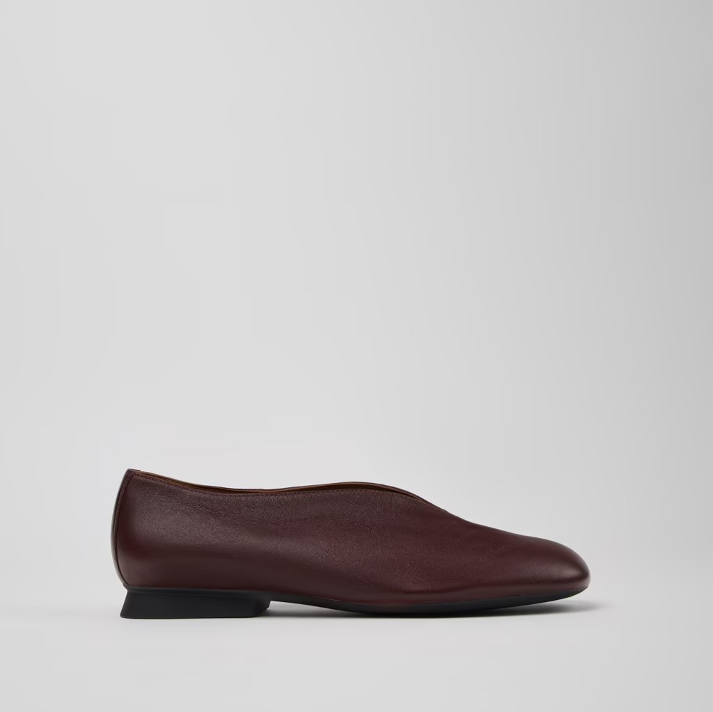 Casi Myra
Zapatos de piel burdeos para mujer.