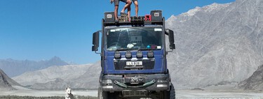 Su primera casa fue un camión camper con el que recorrieron 54 países. La siguiente es aún más extrema: tendrá ocho ruedas, 440 CV y 11,5 metros
