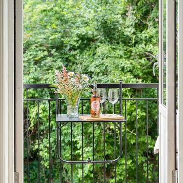 JYSK tiene las jardineras más bonitas para tu balcón: se cuelgan y dan un toque natural a la barandilla o a la pared 