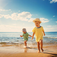 La OCU pide la retirada de dos cremas solares para niños SPF 50+ por ofrecer menor protección que la prometida