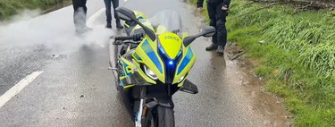 Patrullar con una BMW M 1000 RR. El lujo de la policía inglesa para perseguir cacos es una MotoGP de calle con 212 CV