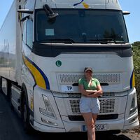 Miriam, camionera: “Para los hombres que se preguntan si rompo mucho los huevos en el camión...” 
