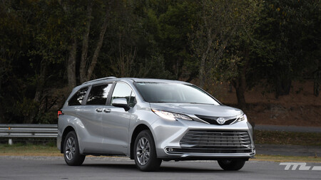 Toyota Sienna 2021 en México: primer vistazo a una miniván híbrida que no pierde el piso con el precio