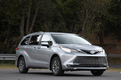 Toyota Sienna 2021 en México: primer vistazo a una miniván híbrida que no pierde el piso con el precio
