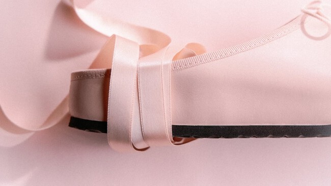 Ni Bailarinas Ni Zuecos Birkenstock Acaba De Presentar La Sandalia Imprescindible Del Verano En Colaboracion Con Repetto