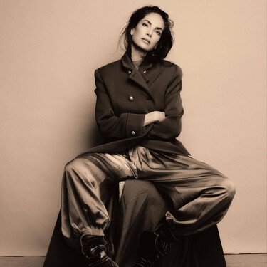 Stradivarius estrena nuevos pantalones: tipo balloon, color bombón praliné y muy elegantes 